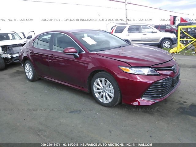 4T1B11HKXJU513666 - 2018 TOYOTA CAMRY L/LE/XLE/SE/XSE RED photo 1