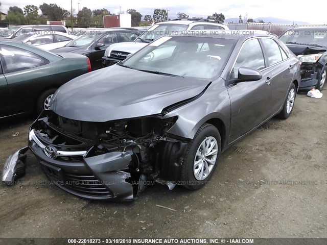 4T4BF1FK6GR563905 - 2016 TOYOTA CAMRY LE/XLE/SE/XSE GRAY photo 2