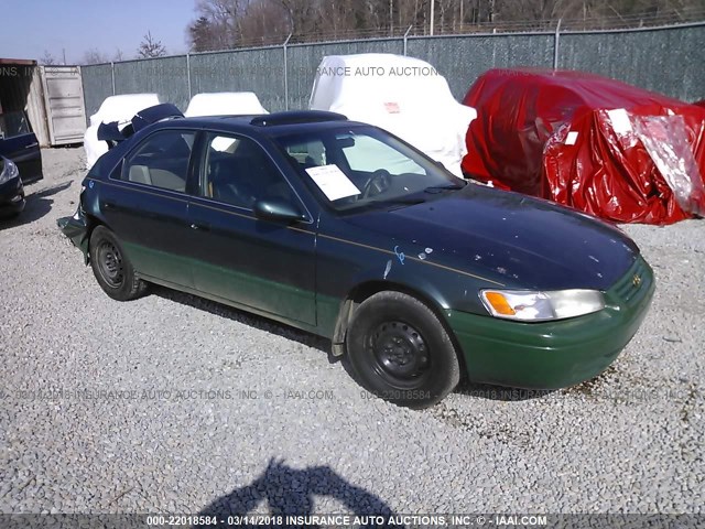 4T1BG22K2WU197409 - 1998 TOYOTA CAMRY CE/LE/XLE 绿色 照片 1