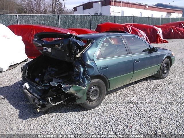 4T1BG22K2WU197409 - 1998 TOYOTA CAMRY CE/LE/XLE 绿色 照片 4