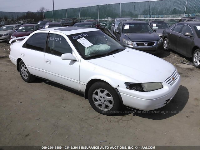 4T1BF22K8VU032918 - 1997 TOYOTA CAMRY CE/LE/XLE თეთრი ფოტო 1