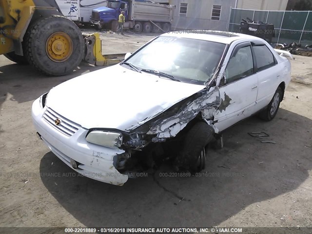 4T1BF22K8VU032918 - 1997 TOYOTA CAMRY CE/LE/XLE WHITE photo 2