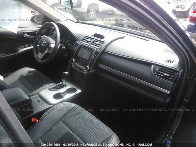 4T1BF1FK4EU436223 - 2014 TOYOTA CAMRY L/SE/LE/XLE 黑色 照片 5