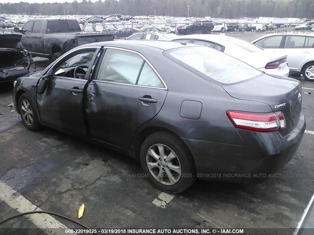 4T1BF3EK5BU209115 - 2011 TOYOTA CAMRY SE/LE/XLE GRAY photo 3