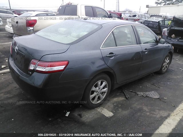 4T1BF3EK5BU209115 - 2011 TOYOTA CAMRY SE/LE/XLE GRAY photo 4
