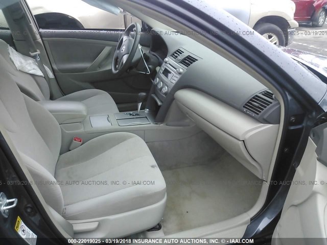 4T1BF3EK5BU209115 - 2011 TOYOTA CAMRY SE/LE/XLE GRAY photo 5