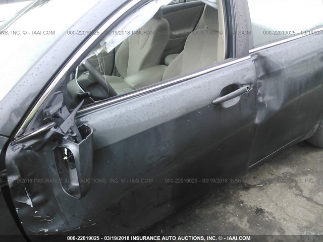 4T1BF3EK5BU209115 - 2011 TOYOTA CAMRY SE/LE/XLE GRAY photo 6