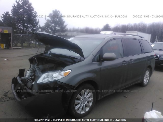 5TDDK3DC0CS032336 - 2012 TOYOTA SIENNA XLE/LIMITED GRAY photo 2