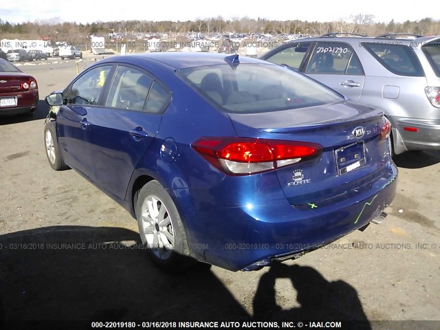 3KPFL4A79HE122654 - 2017 KIA FORTE LX/S BLUE photo 3