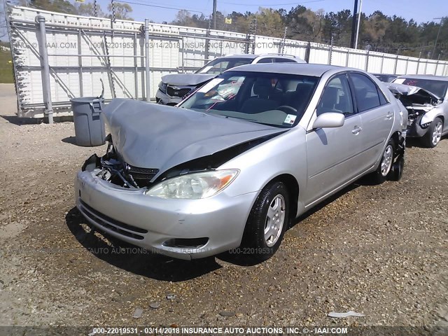 JTDBE32K020057294 - 2002 TOYOTA CAMRY LE/XLE/SE SILVER photo 2