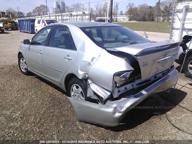 JTDBE32K020057294 - 2002 TOYOTA CAMRY LE/XLE/SE SILVER photo 3