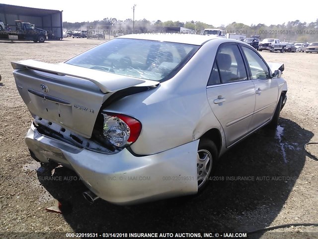JTDBE32K020057294 - 2002 TOYOTA CAMRY LE/XLE/SE SILVER photo 4