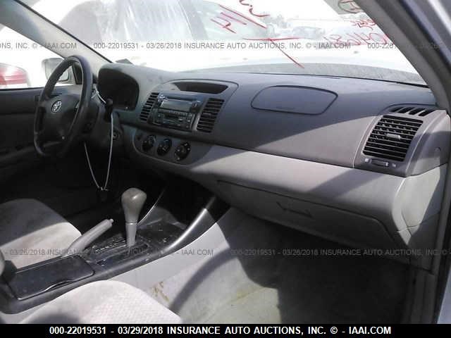 JTDBE32K020057294 - 2002 TOYOTA CAMRY LE/XLE/SE SILVER photo 5