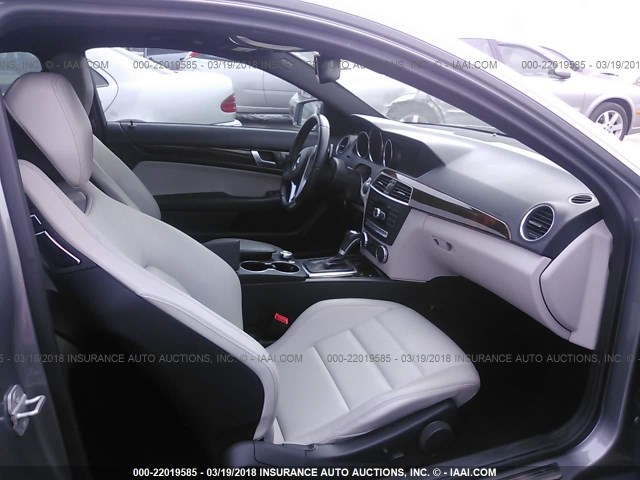 WDDGJ5HB2CF861282 - 2012 MERCEDES-BENZ C 350 GRAY photo 5