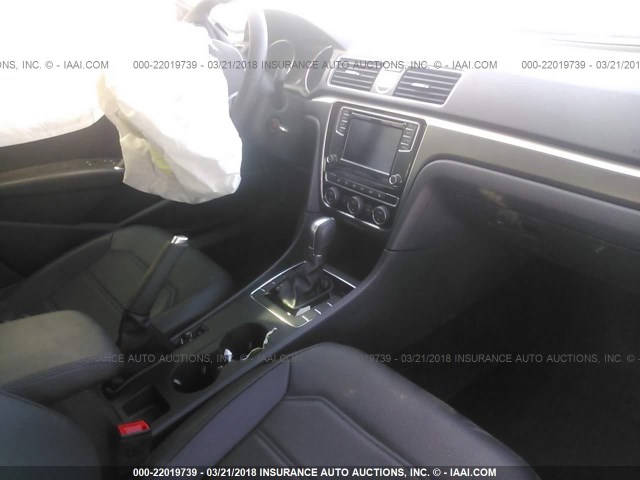 1VWDT7A30HC054545 - 2017 VOLKSWAGEN PASSAT R-LINE Boz foto 5