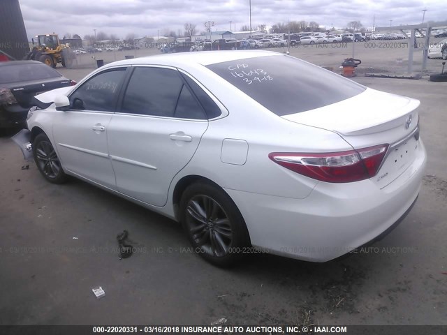 4T1BF1FKXGU265108 - 2016 TOYOTA CAMRY LE/XLE/SE/XSE WHITE photo 3