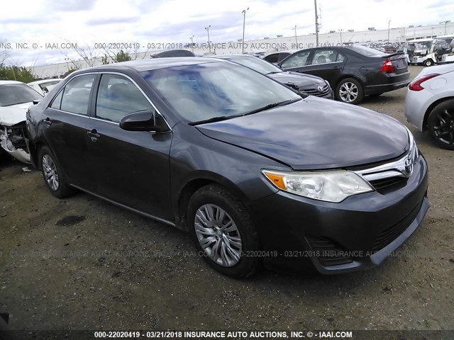 4T1BF1FK6CU049198 - 2012 TOYOTA CAMRY SE/LE/XLE GRAY photo 1