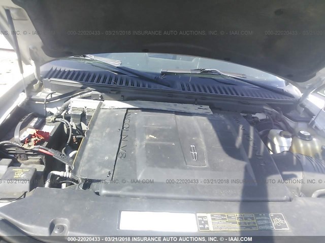5LMFU275X6LJ28547 - 2006 LINCOLN NAVIGATOR 白色 照片 10