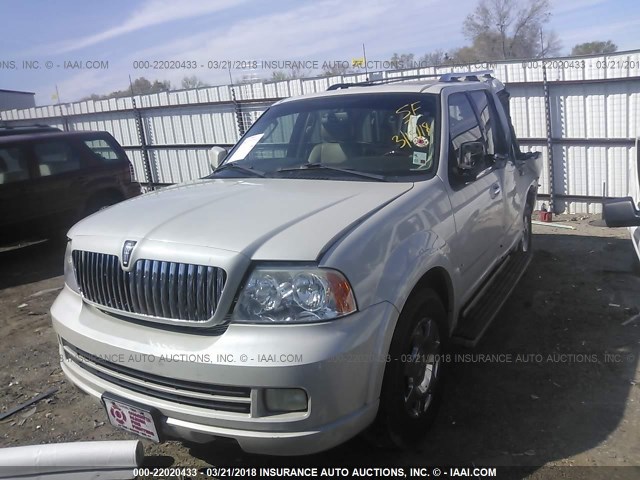 5LMFU275X6LJ28547 - 2006 LINCOLN NAVIGATOR 白色 照片 2