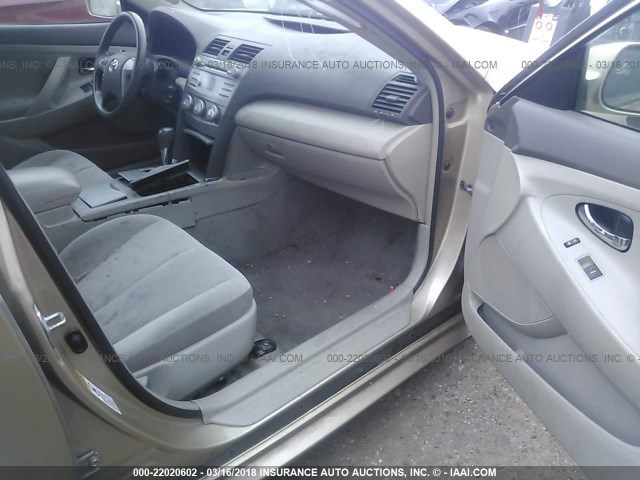 4T1BF3EK0AU079534 - 2010 TOYOTA CAMRY SE/LE/XLE GOLD photo 5