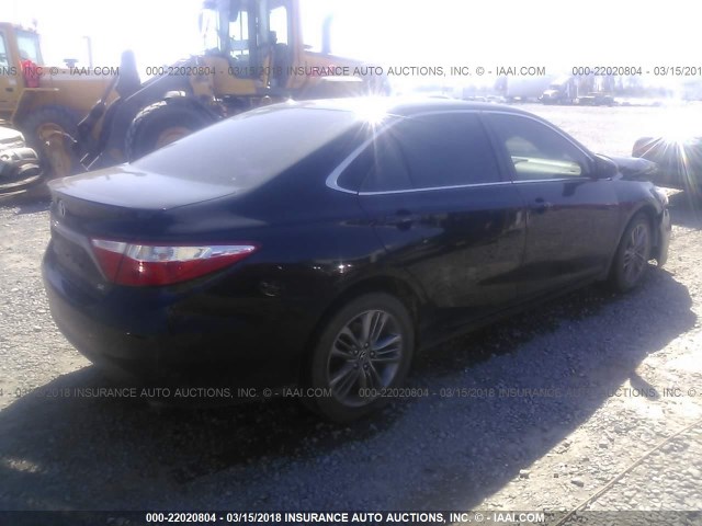 4T1BF1FK0FU005430 - 2015 TOYOTA CAMRY LE/XLE/SE/XSE BLACK photo 4