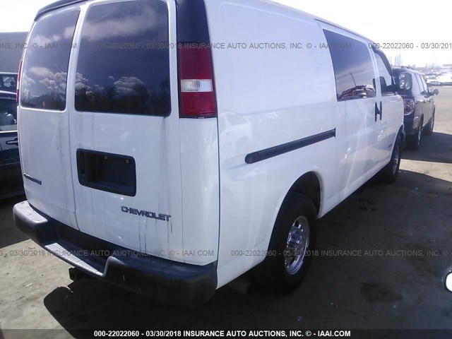 1GCGG25V351138644 - 2005 CHEVROLET EXPRESS G2500  WHITE photo 4