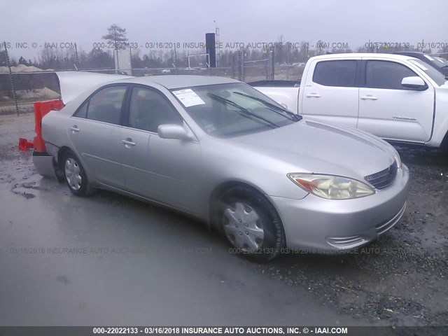 4T1BE30K02U065581 - 2002 TOYOTA CAMRY LE/XLE/SE 银色 照片 1