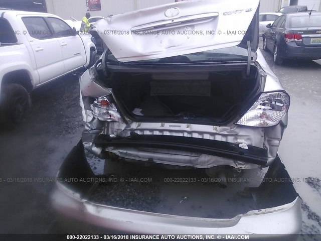 4T1BE30K02U065581 - 2002 TOYOTA CAMRY LE/XLE/SE 银色 照片 6