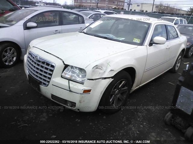 2C3KA53G87H835401 - 2007 CHRYSLER 300 TOURING WHITE photo 2