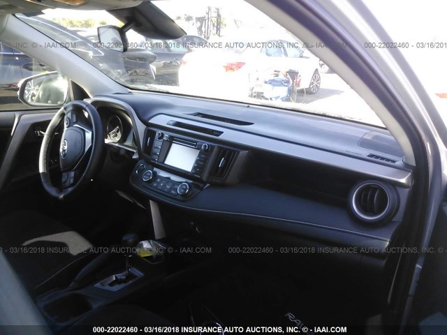 2T3RFREVXJW712561 - 2018 TOYOTA RAV4 ADVENTURE/XLE SILVER photo 5