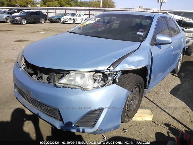 4T1BF1FK7CU549838 - 2012 TOYOTA CAMRY SE/LE/XLE Light Blue photo 2