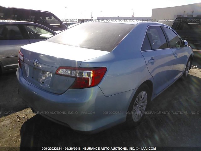 4T1BF1FK7CU549838 - 2012 TOYOTA CAMRY SE/LE/XLE Light Blue photo 4