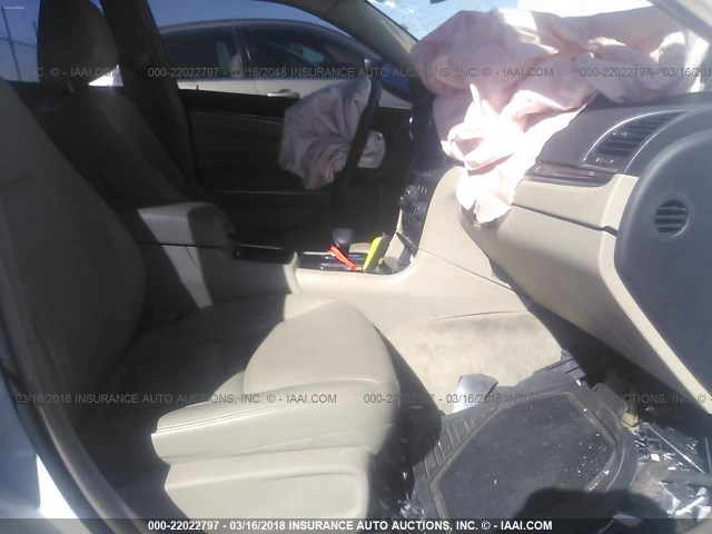 2C3CCAAGXEH212806 - 2014 CHRYSLER 300 WHITE photo 5