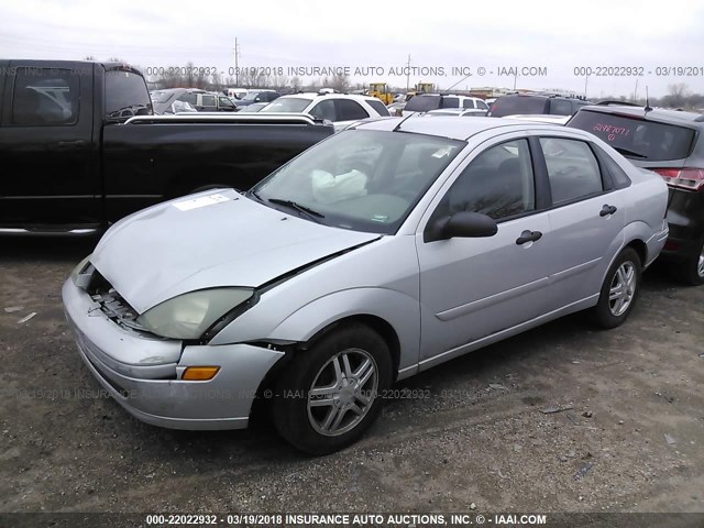 1FAFP34Z64W139395 - 2004 FORD FOCUS SE COMFORT/SE SPORT SILVER photo 2