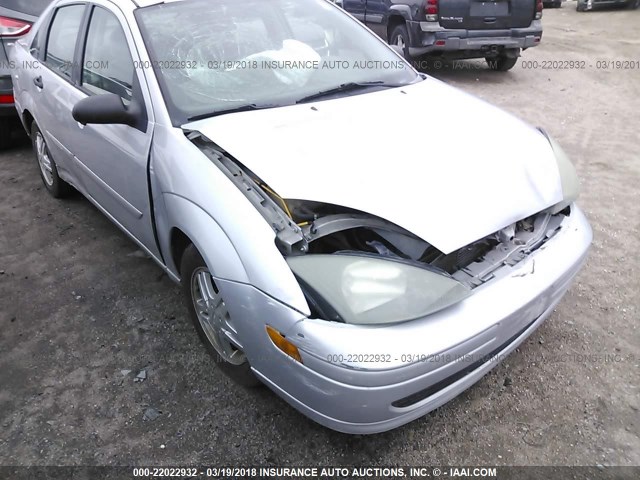 1FAFP34Z64W139395 - 2004 FORD FOCUS SE COMFORT/SE SPORT SILVER photo 6