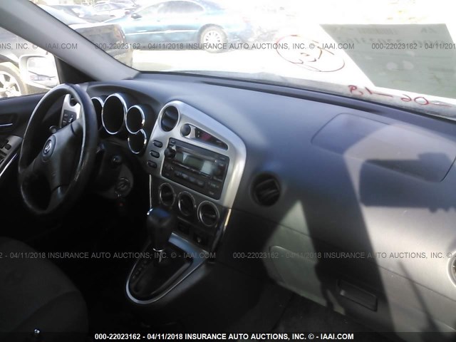 2T1KR32E55C333283 - 2005 TOYOTA COROLLA MATRIX XR SILVER photo 5