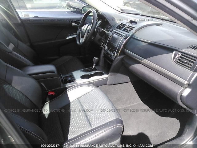 4T1BF1FKXDU647344 - 2013 TOYOTA CAMRY L/SE/LE/XLE GRAY photo 5