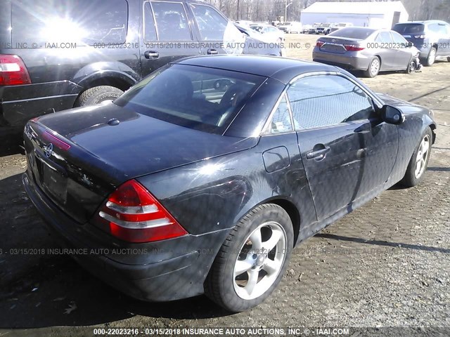 WDBKK65F32F242802 - 2002 MERCEDES-BENZ SLK 320 BLACK photo 4