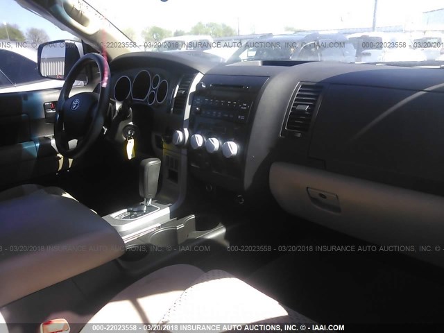 5TFRM5F1XAX004798 - 2010 TOYOTA TUNDRA DOUBLE CAB SR5 WHITE photo 5