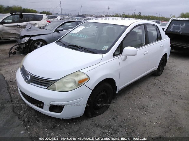 3N1BC11EX7L458600 - 2007 NISSAN VERSA S/SL WHITE photo 2