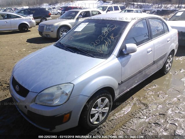 KNADE123686374070 - 2008 KIA RIO LX/SX SILVER photo 2