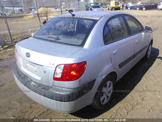 KNADE123686374070 - 2008 KIA RIO LX/SX SILVER photo 4