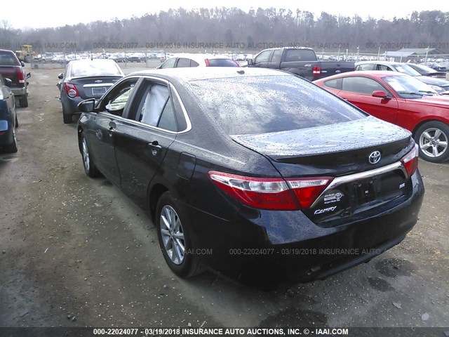 4T1BF1FK8HU363247 - 2017 TOYOTA CAMRY LE/XLE/SE/XSE BLACK photo 3