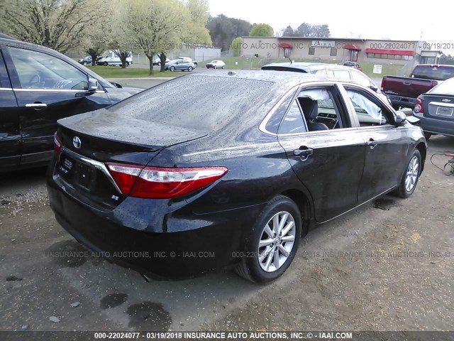 4T1BF1FK8HU363247 - 2017 TOYOTA CAMRY LE/XLE/SE/XSE BLACK photo 4