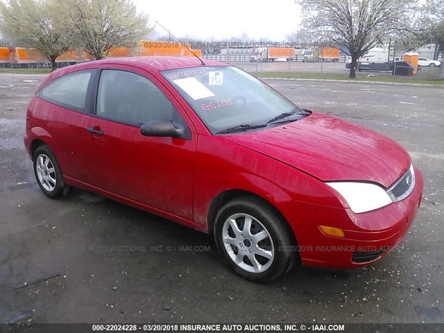 3FAFP31N05R148373 - 2005 FORD FOCUS ZX3 RED photo 1