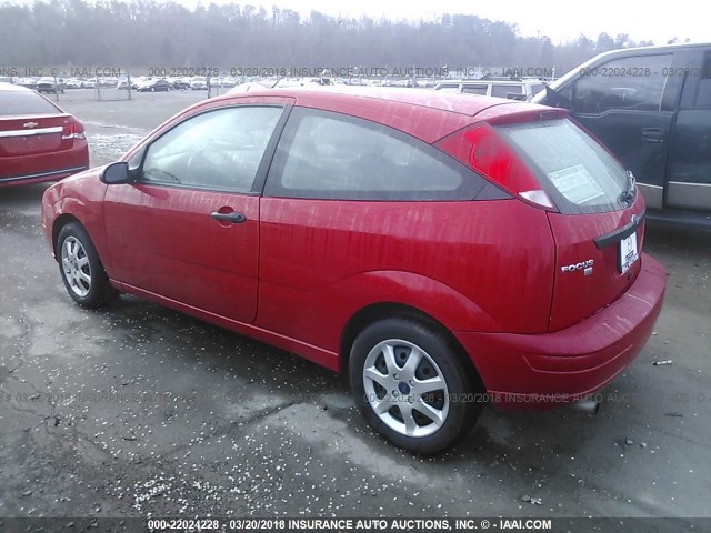 3FAFP31N05R148373 - 2005 FORD FOCUS ZX3 RED photo 3