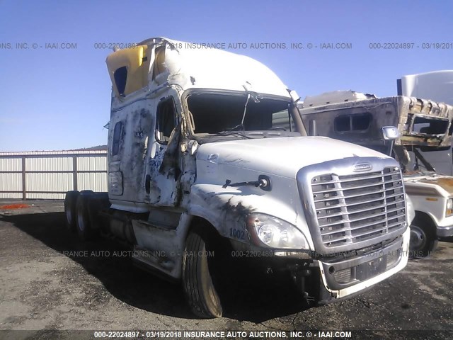 3AKJGLDR5HSHK7655 - 2017 FREIGHTLINER CASCADIA 125  WHITE photo 1