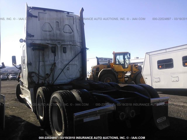 3AKJGLDR5HSHK7655 - 2017 FREIGHTLINER CASCADIA 125  WHITE photo 3