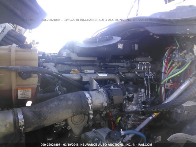 3AKJGLDR5HSHK7655 - 2017 FREIGHTLINER CASCADIA 125  WHITE photo 9