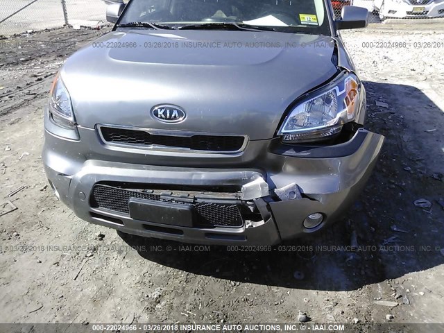 KNDJT2A23B7339319 - 2011 KIA SOUL +/!/SPORT GRAY photo 6